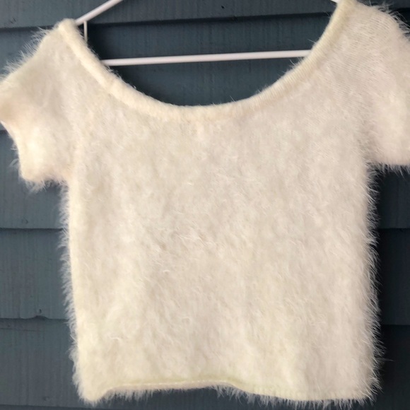 💋💋💋VICTORIA +SOPHIA FUZZY CROPPED TOP SIZE SMALL NWOT 💋💋💋 - Picture 5 of 6